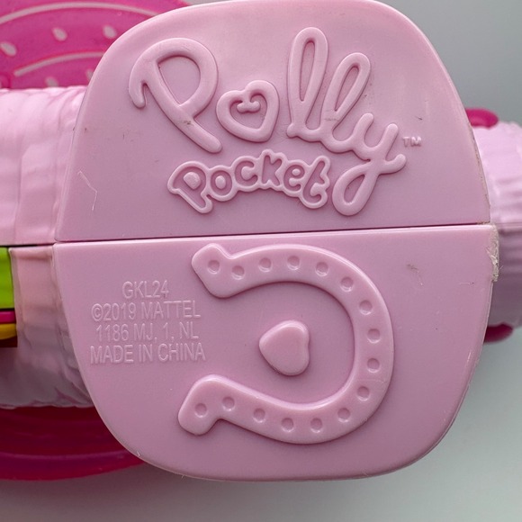 Polly Pocket Unicorn Piñata Playset Compact 2019 Mattel GKL24 - Picture 6 of 7